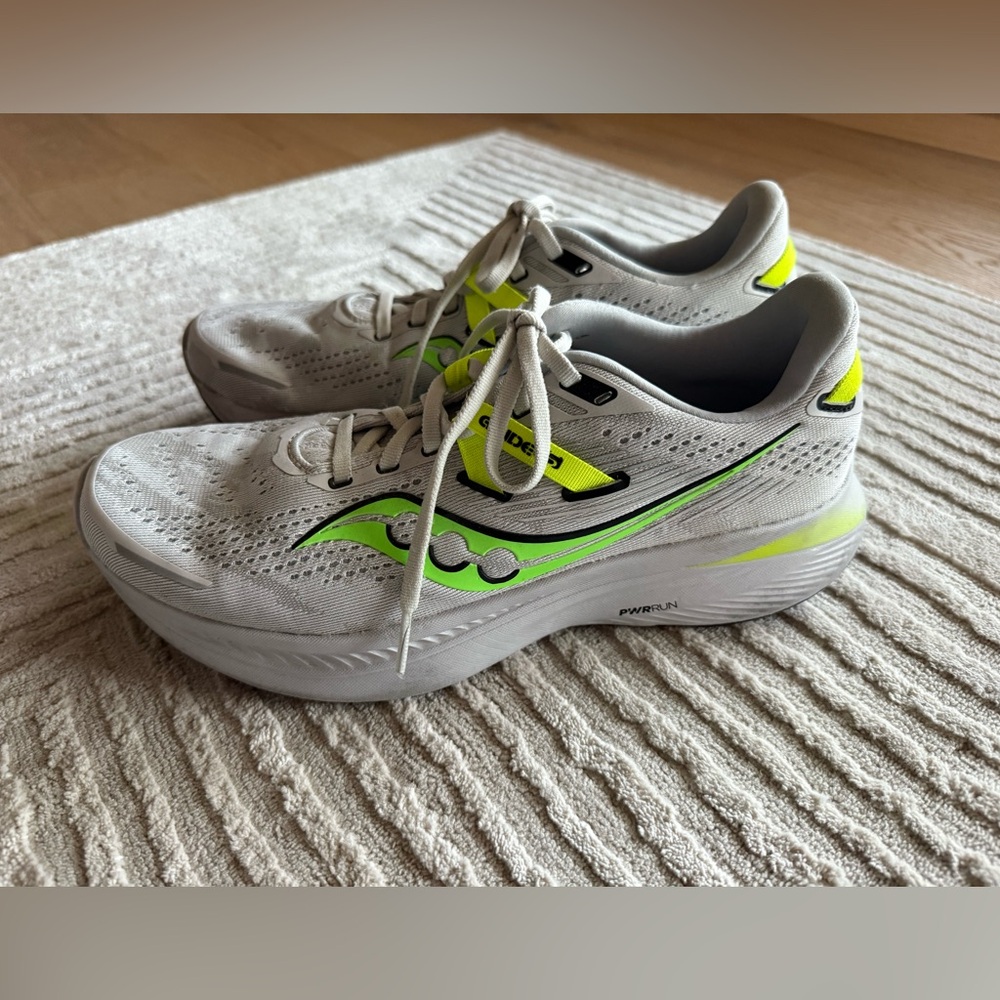 Saucony Gray guide 16 running shoes with neon yellow-green accents. Sz 8.5 mens
